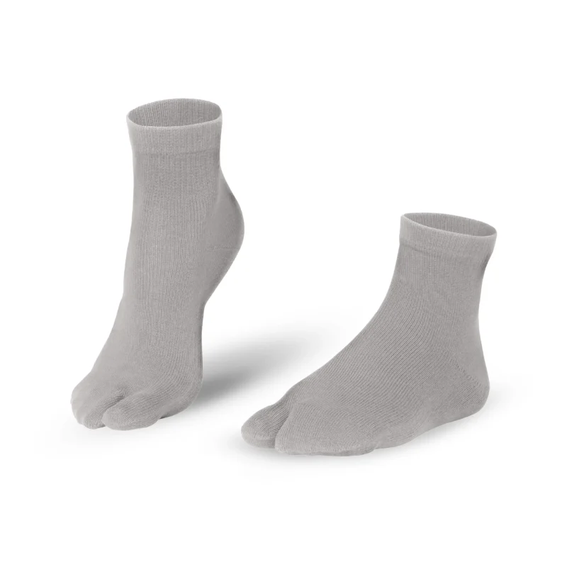 calcetines-respetuosos-knitido-traditional-tabi-gris-claro-tobillo-1.webp Calcetines Respetuosos Knitido Tabi Gris Claro