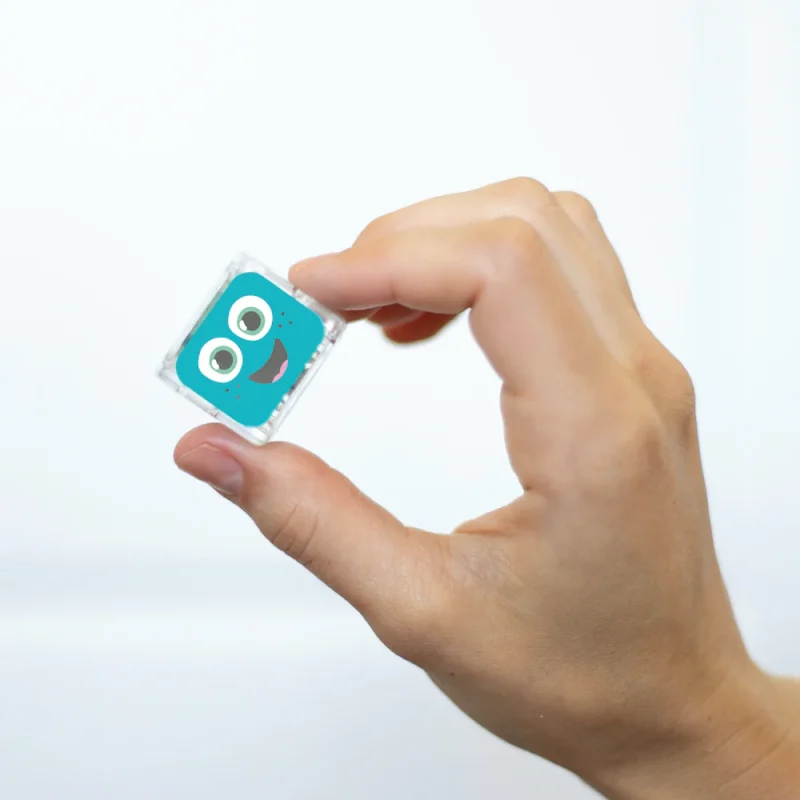 cubos-de-luz-sensoriales-blair-azul-glo-pals-juguetes-banera-led-agua-mayor-3-anos-1.webp Glo Pals Cubos de Luz Sensoriales