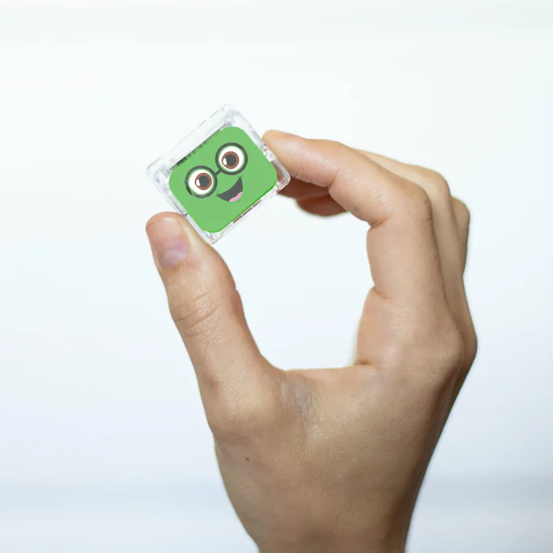 cubos-de-luz-sensoriales-pippa-verde-glo-pals-juguetes-led-agua-ninos-1.webp Glo Pals Cubos de Luz Sensoriales