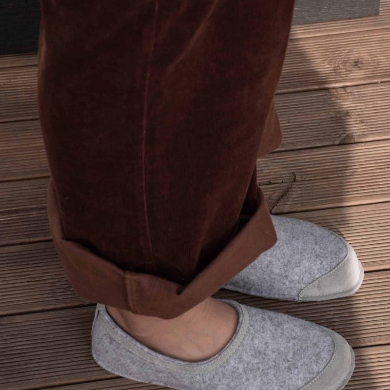 zapatillas-de-estar-por-casa-respetuosas-omaking-SB-185-HALL-d.jpg Zapatillas Respetuosas de Interior Oma king Hall Gris